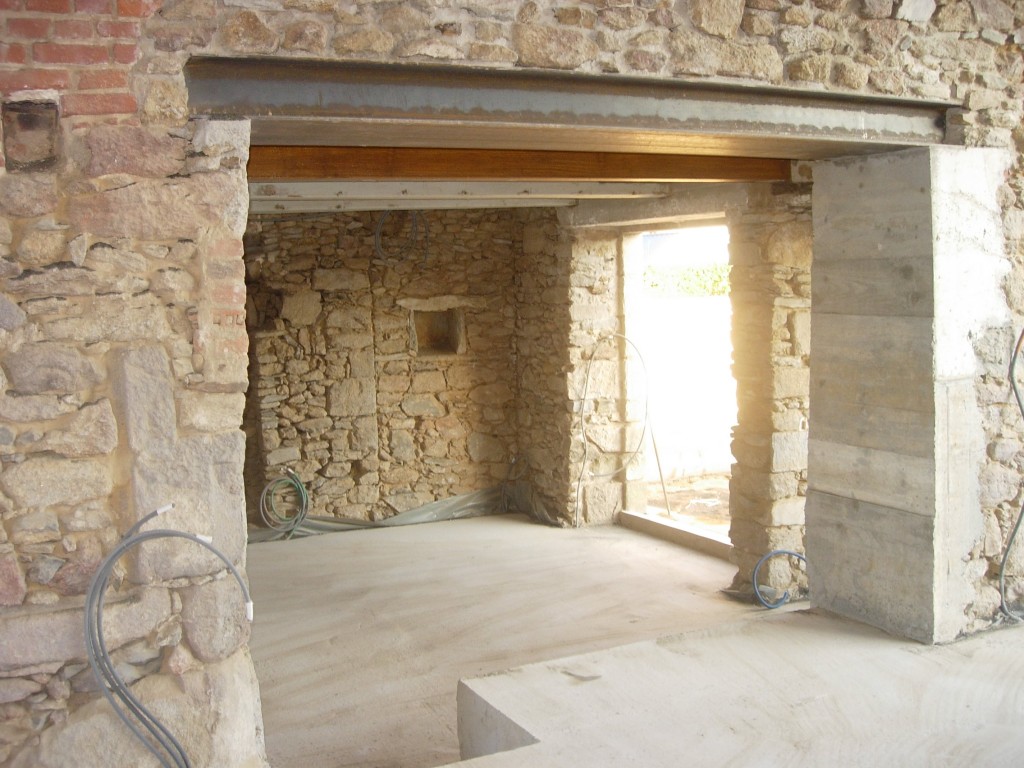 Ouverture de mur en pierre, en béton à Le Gâvre